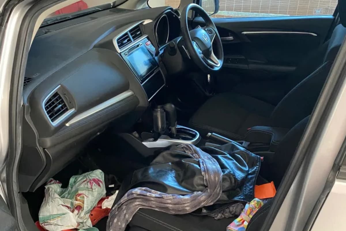 Un tablero ordenado y un café a medio tomar: la trastienda del auto que se maneja mejor