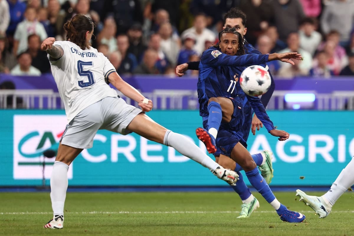 El 1-1 entre Francia e Italia dejó al Stade de France con sabor a poco y dos arqueros gigantes