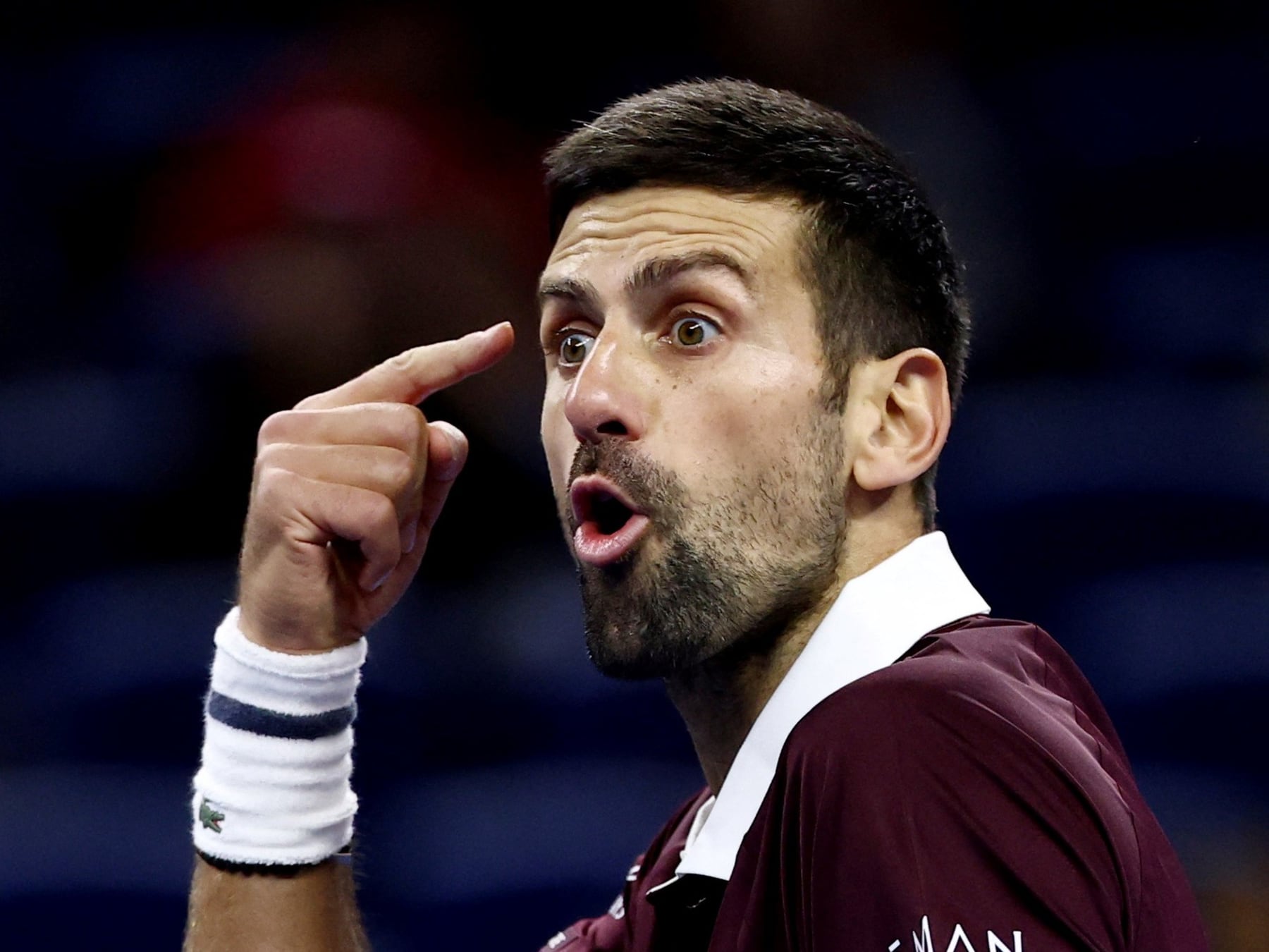 Djokovic se enojó, ganó y va por Medvedev: el serbio está en semis en Pekín