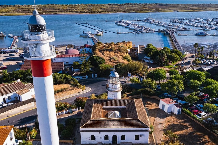 El Rompido, ese pueblo de Huelva donde las coquinas se sirven frente a las dunas
