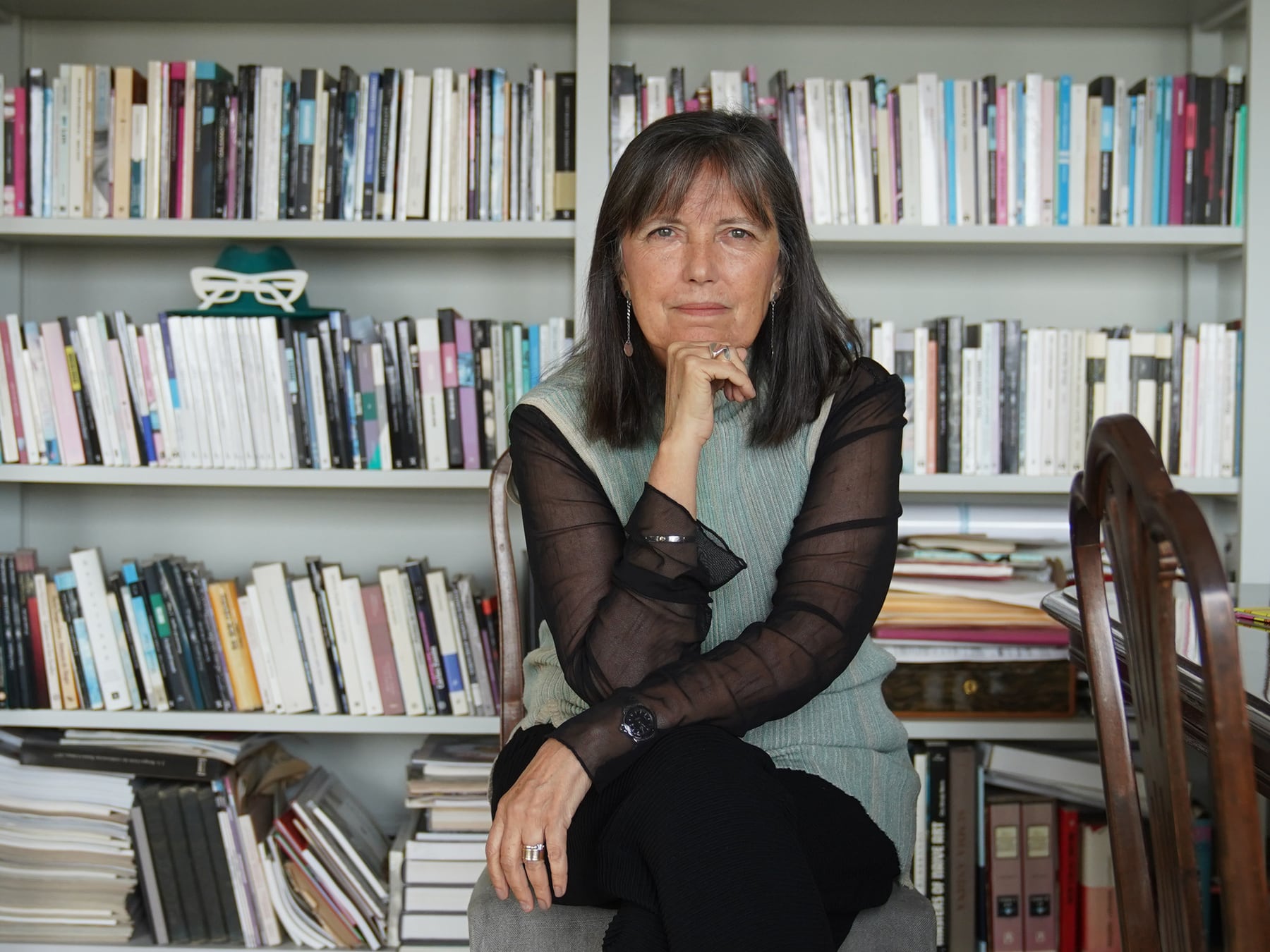 Una bióloga muerta, una editora con su manuscrito y un secreto que cambia todo