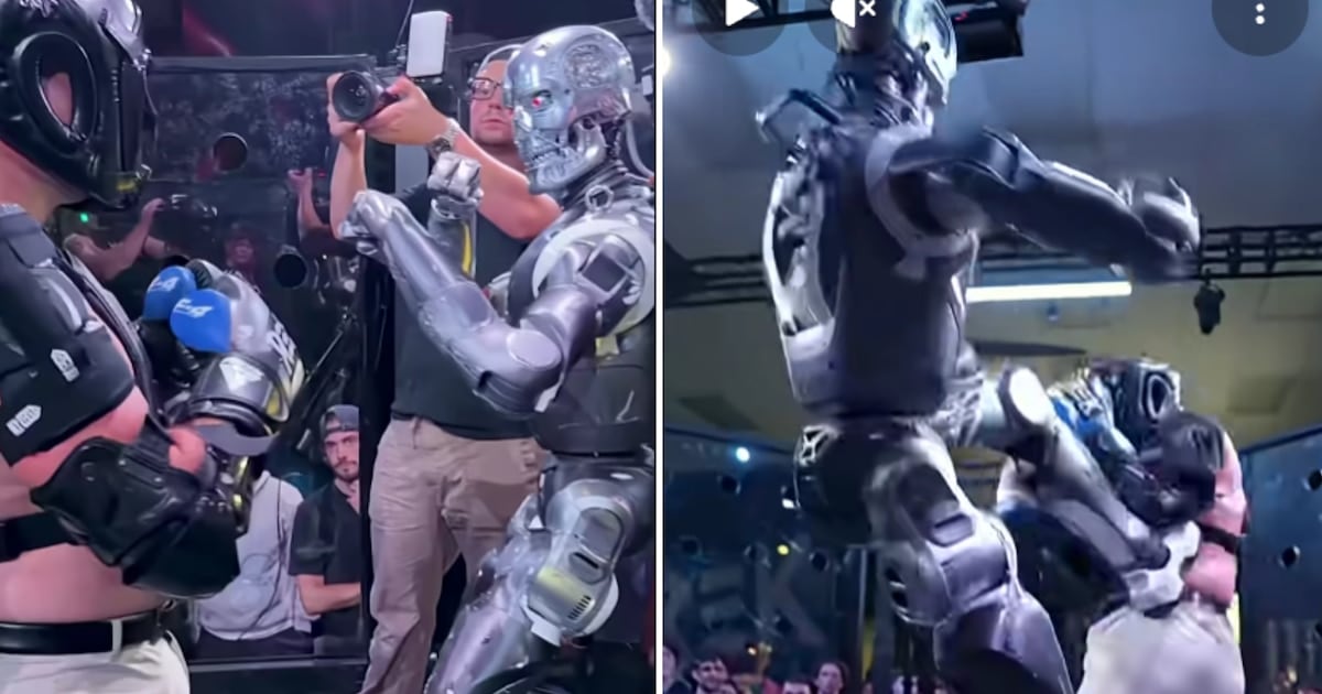 Un influencer se subió a una jaula en San Francisco, peleó contra robots humanoides y perdió: la mano se le hizo pedazos contra el acero