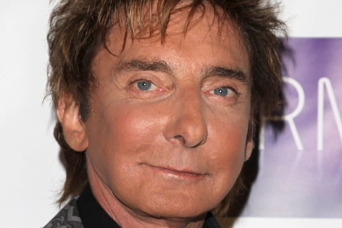 Barry Manilow vuelve a frenar su show en Las Vegas: dos canciones y a la cama, otra vez