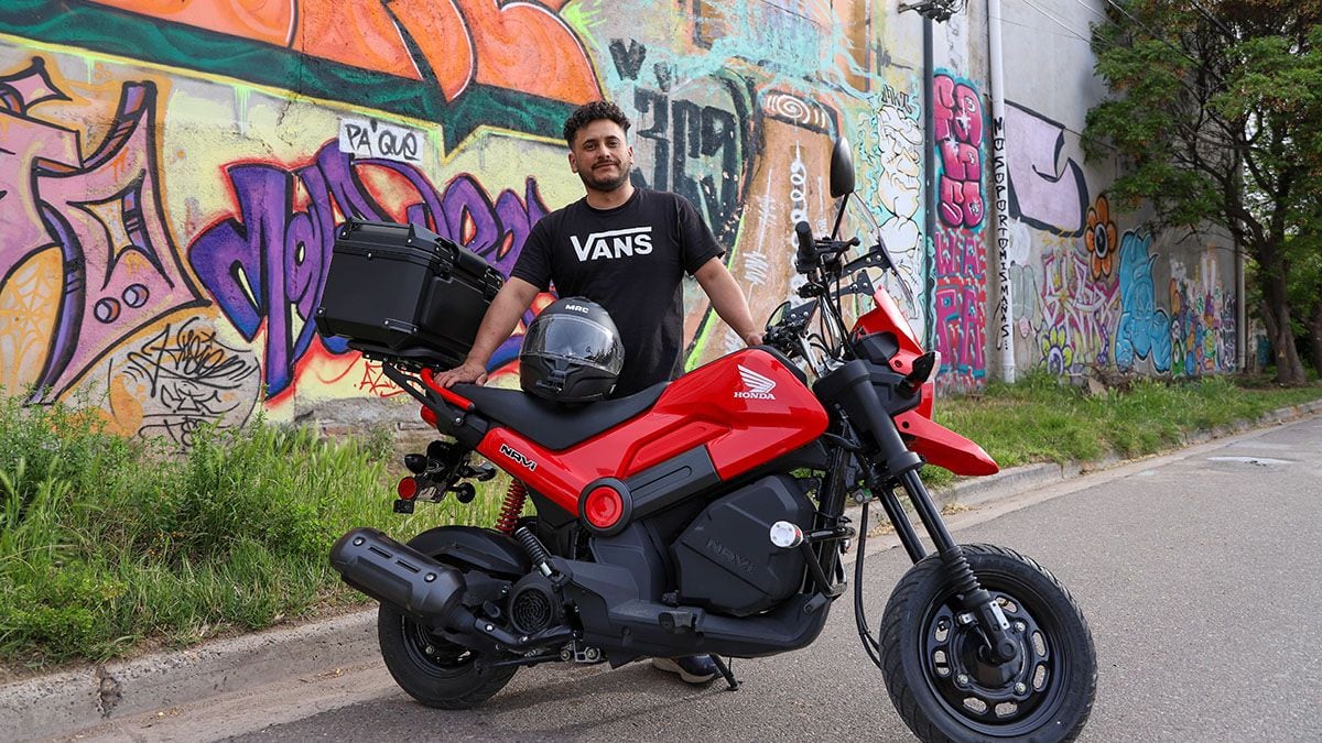 Un mecánico de Neuquén vende su taller, aprieta el acelerador y se va a Alaska en una moto que no es para eso