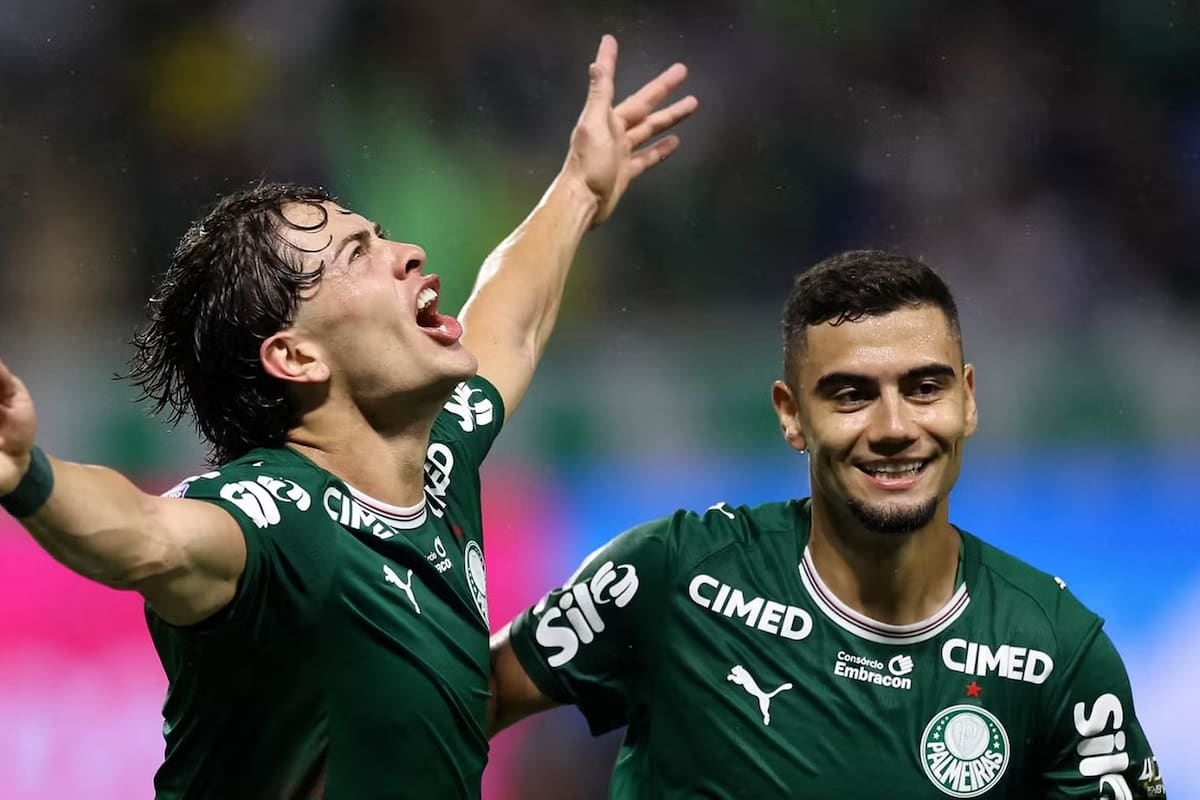 Palmeiras se dio un festín en el clásico y dejó a Corinthians al borde del abismo con Seedorf como nuevo DT