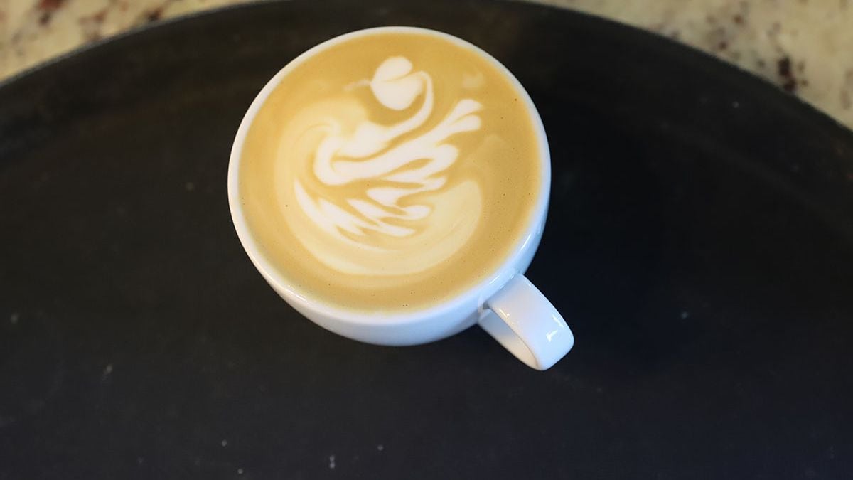 El café con leche que llegó con $1.500 extra y la pelea por saberlo antes de pedir