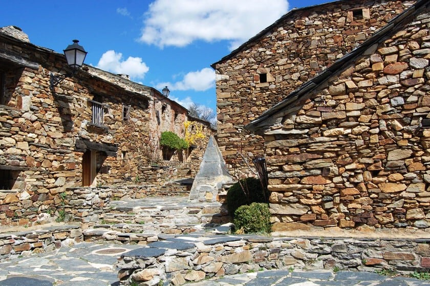 Umbralejo: el pueblo de pizarra que volvió a tener vida en la sierra de Guadalajara