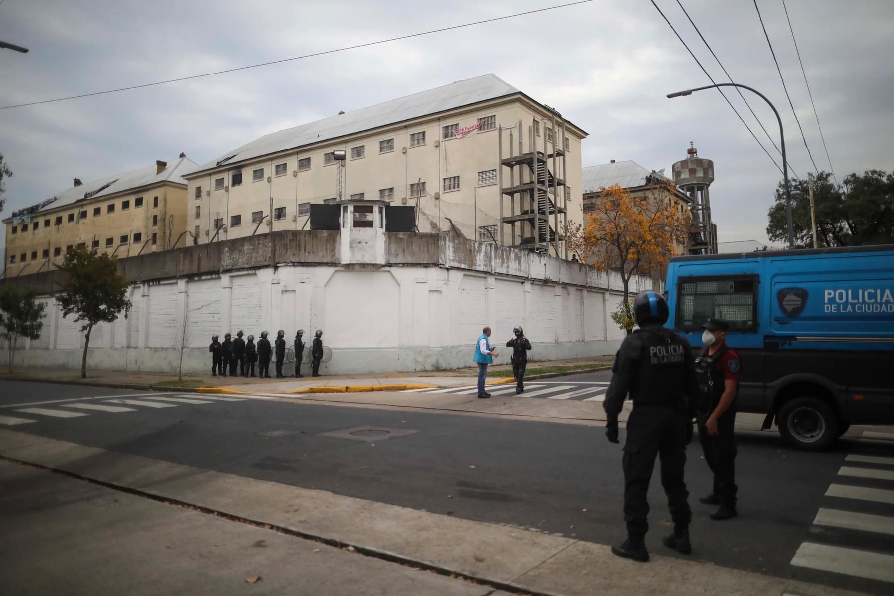 Trasladan a más de mil internos de Devoto a Marcos Paz y crece la denuncia por la falta de pertenencias