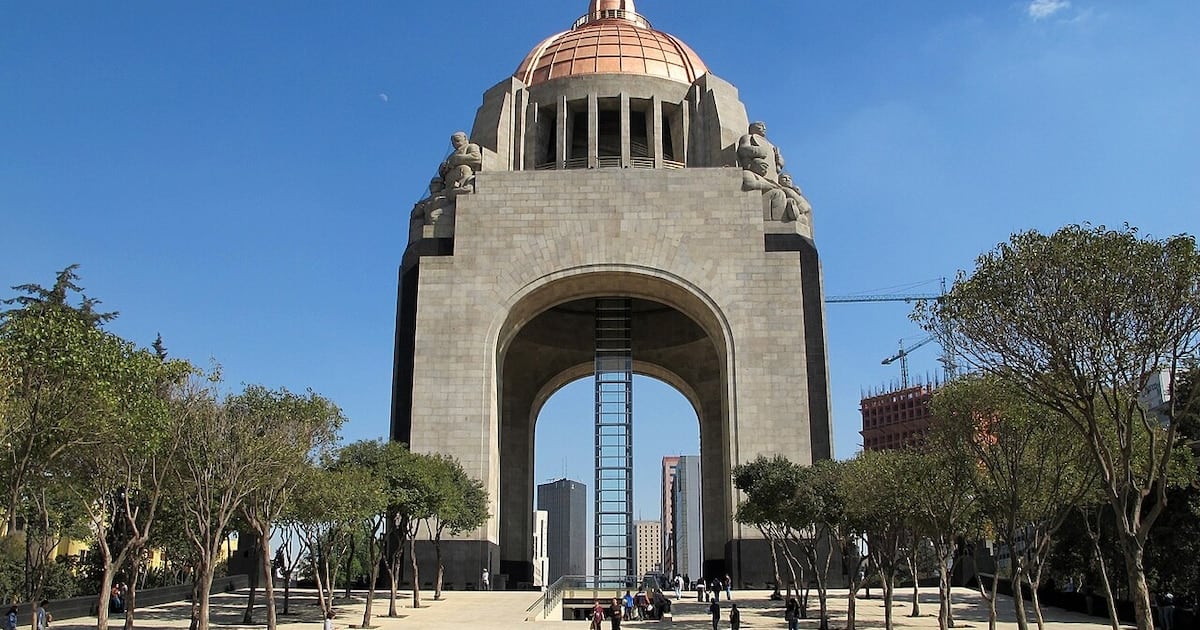 Setenta metros de fierro y gloria: el arco que le ganó la pulseada al Arco del Triunfo