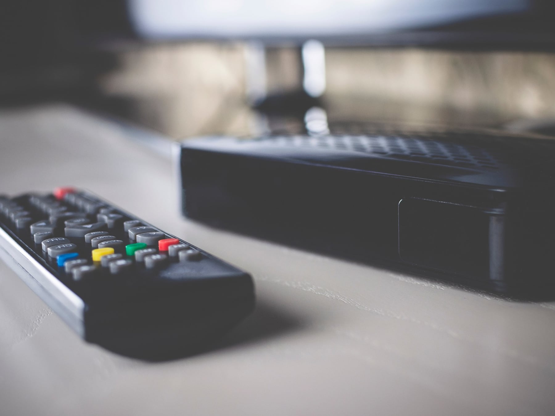 Compran una TV box barata en Chile, la abren y descubren que ya venía hackeada de fábrica