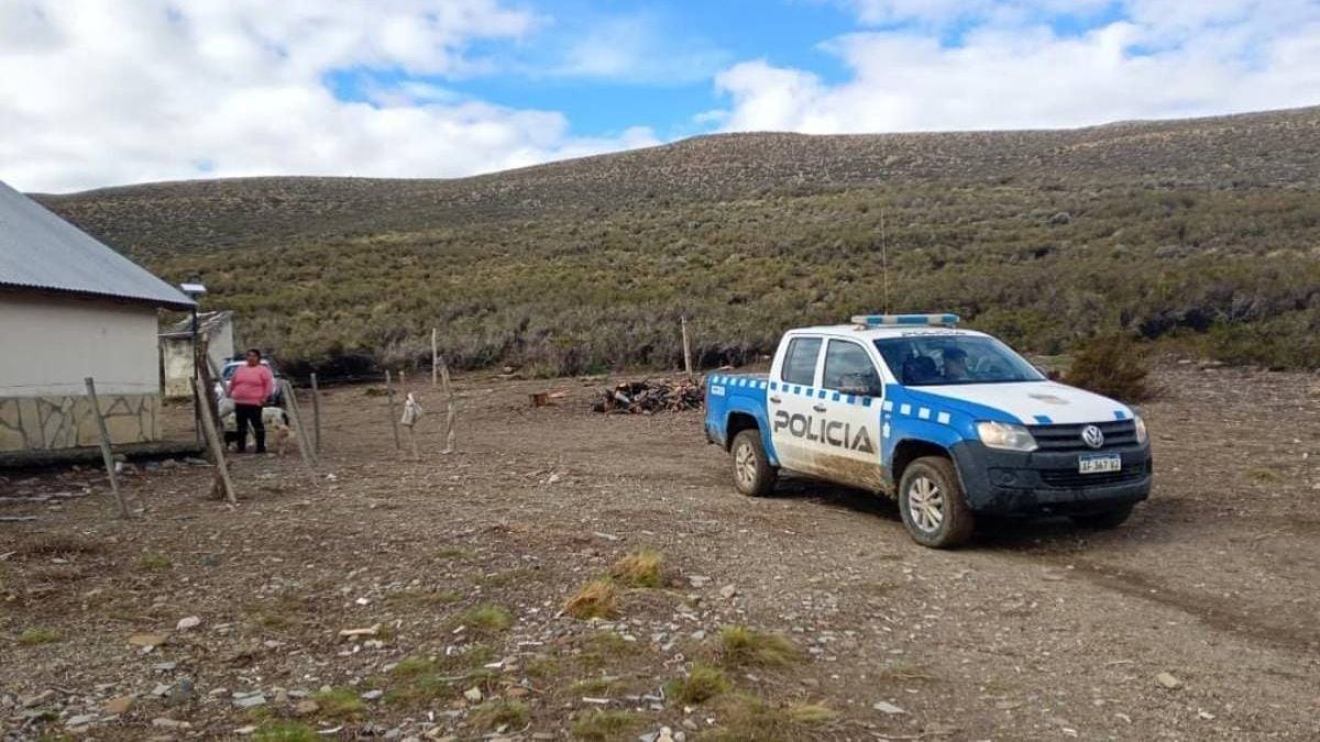 Doce kilómetros de barro y una semana sin comer: el rescate de una madre y sus tres hijos en la meseta neuquina