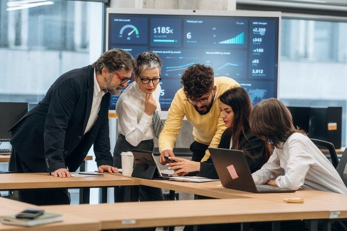 Treinta mil dólares y un clic: el precio que algunos empleados están dispuestos a pagar por romper las reglas