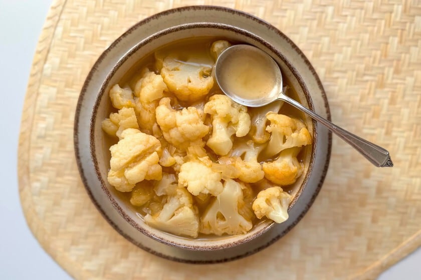 Sopa de coliflor con trozos: la versión con cuchara grande que muchos redescubren
