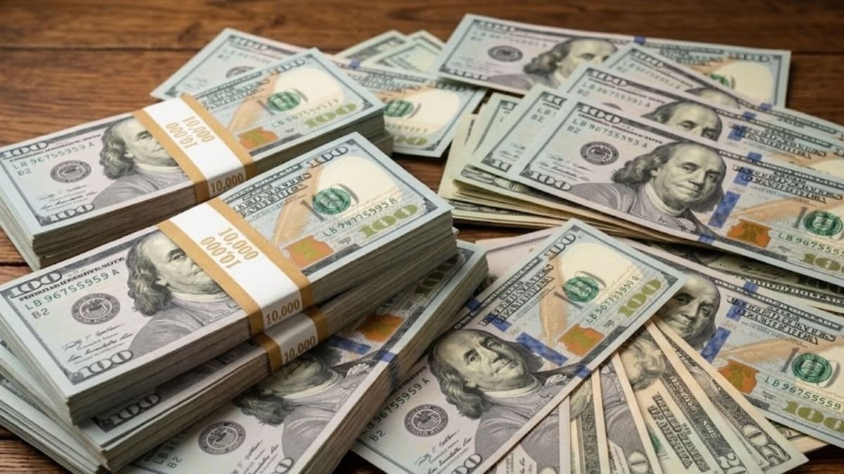 El blue cerró a $1.555 y se consolidó una brecha cambiaria del 1,3% con el dólar oficial