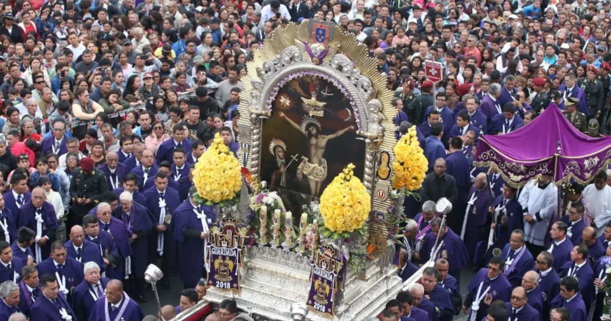 Lima se tiñe de morado en octubre con la procesión del Cristo Moreno por el centro histórico