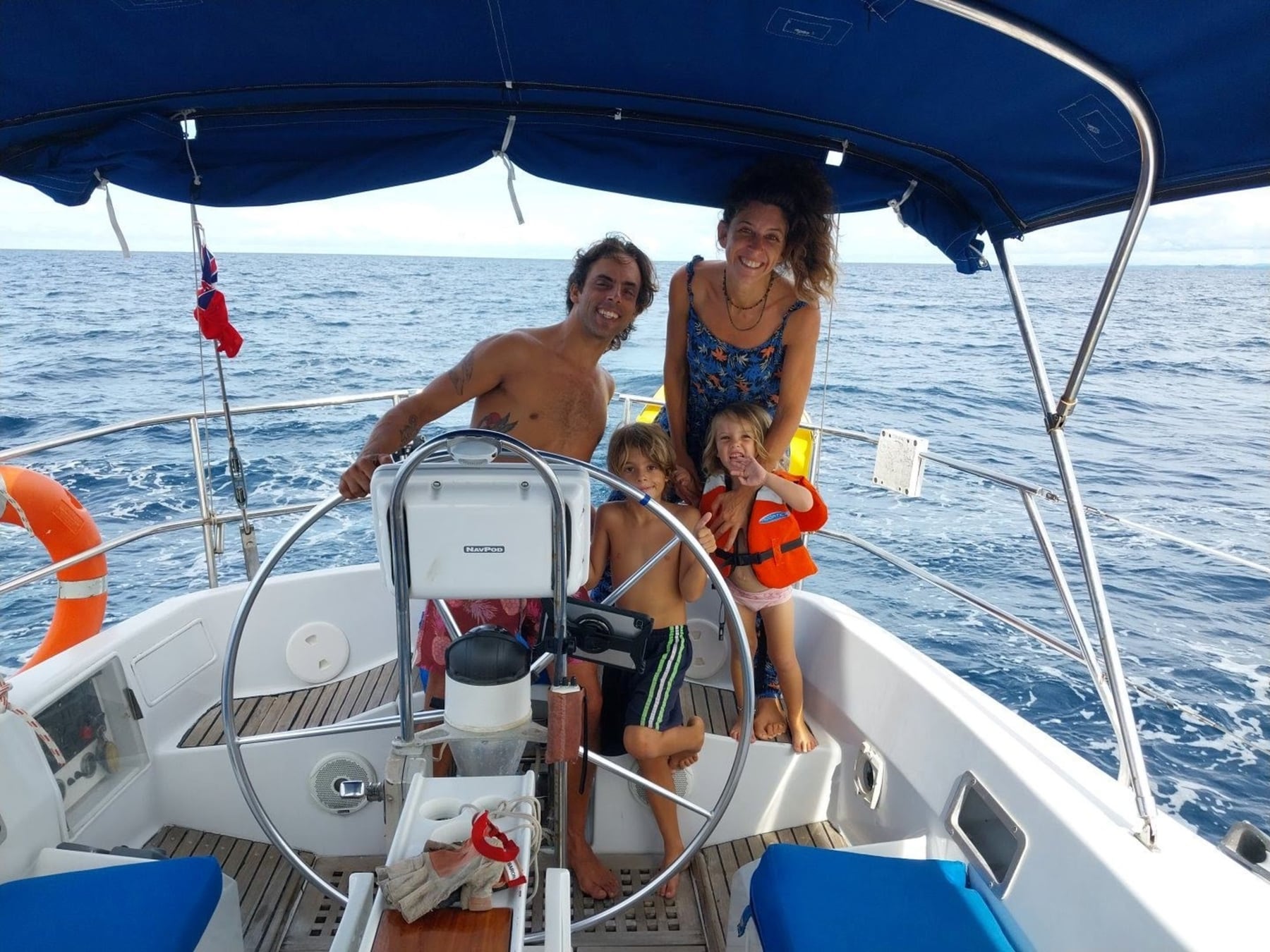 Vivir la Polinesia Francesa a vela: la apuesta de una pareja argentina entre Tahití y Bora Bora