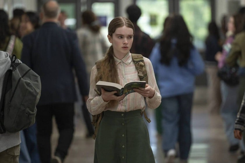 Carrie encuentra la libertad en una biblioteca y deja un guiño al demonio