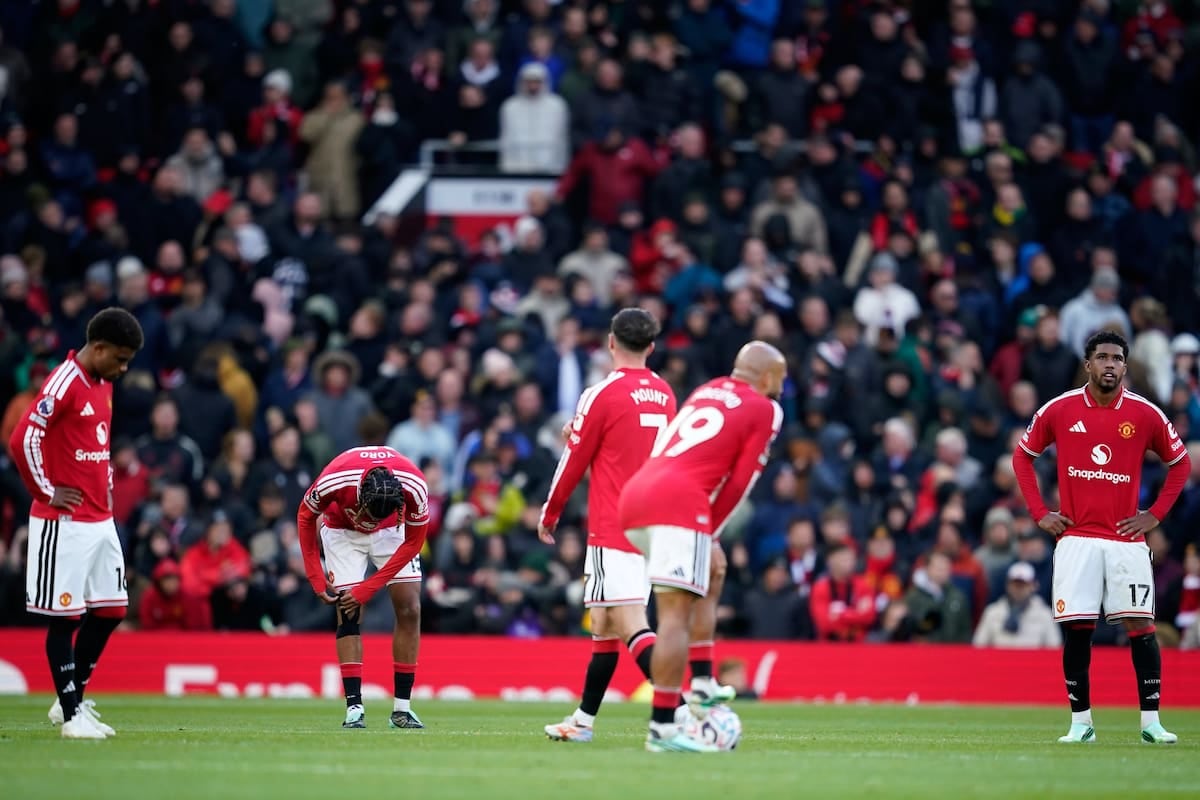 El United se hunde en Old Trafford y Bournemouth lo deja al borde del descenso